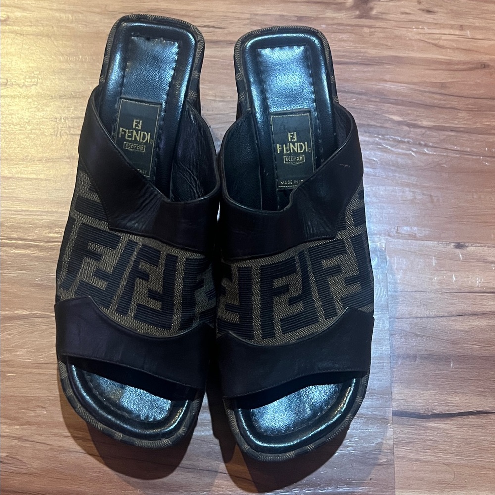 Fendi Black and Brown Leather Slides - Picture 6 of 7